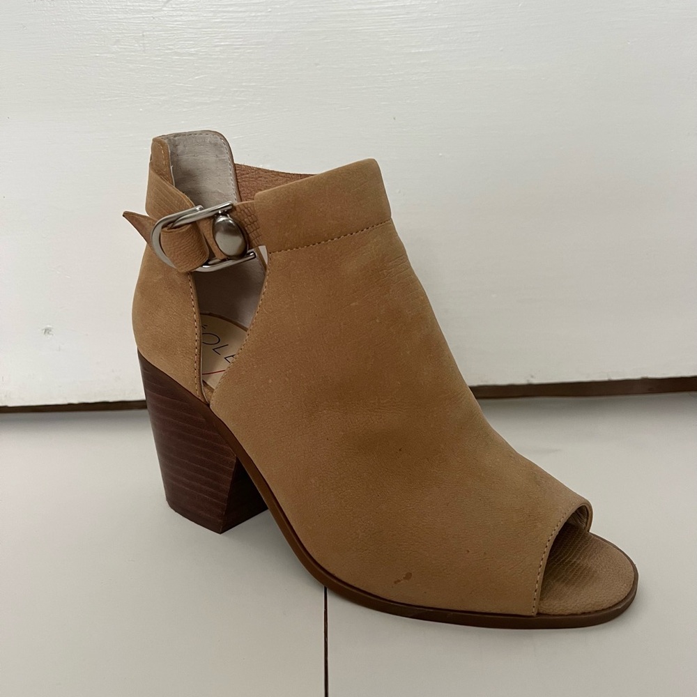 Heels- 7.5 - Picture 2 of 10